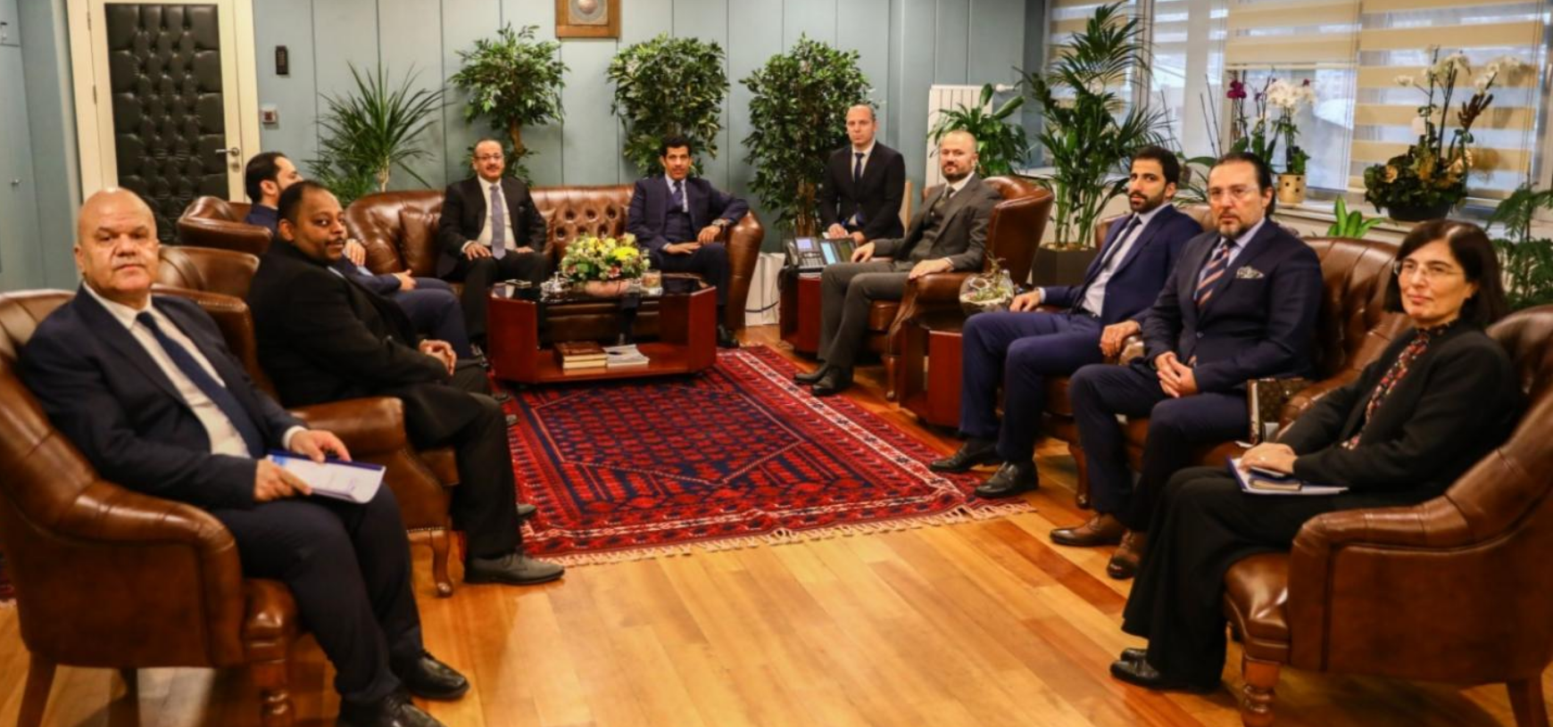 Katar Büyükelçisi Sn. Salem Mubarak Al-Shafi, Katar Posta İdaresi CEO'su Sn. Mohammed Faleh Al Naemi